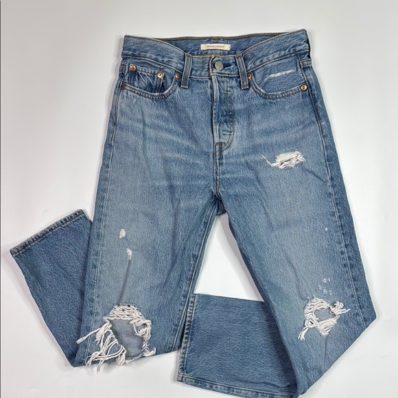 Levi's Premium Wedgie Straight Button Fly Distressed Jeans 26x26 - Picture 1 of 16